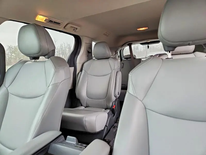 2022 TOYOTA SIENNA XLE  