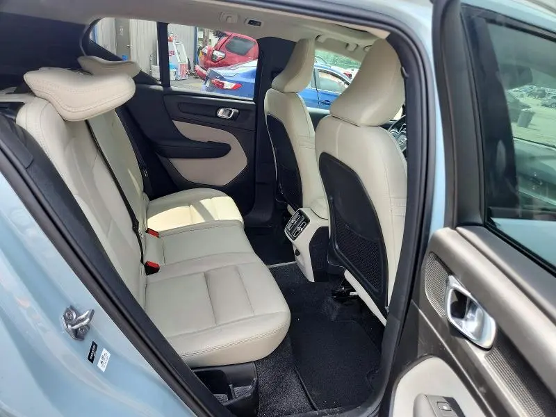 2019 VOLVO XC40 T5 MOMENTUM  