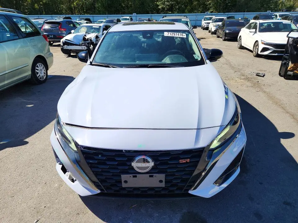 2024 NISSAN ALTIMA SR  