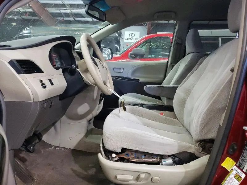 2011 TOYOTA SIENNA LE  