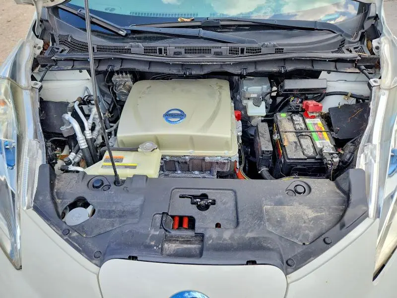 2015 NISSAN LEAF SV  