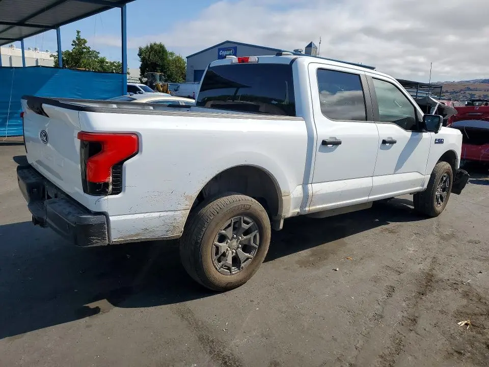 2025 FORD F150 LIGHTNING PRO  