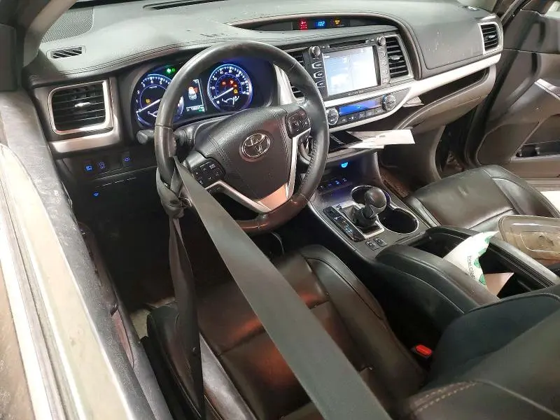 2017 TOYOTA HIGHLANDER XLE  