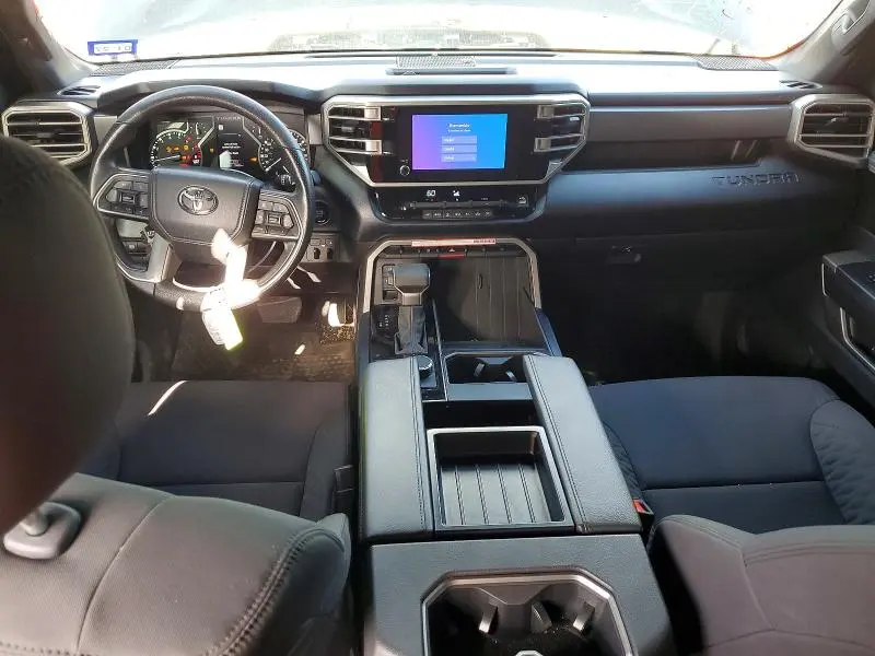2025 TOYOTA TUNDRA SR5  