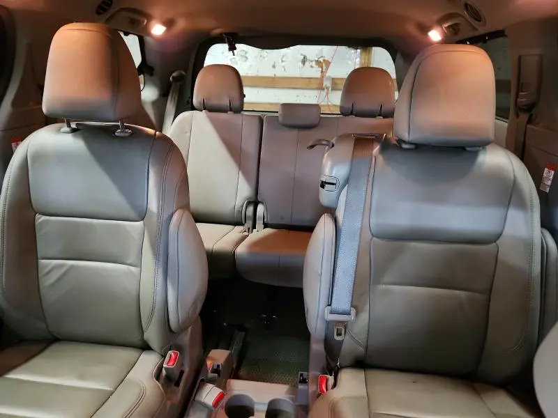 2015 TOYOTA SIENNA XLE 8-PASSENGER  