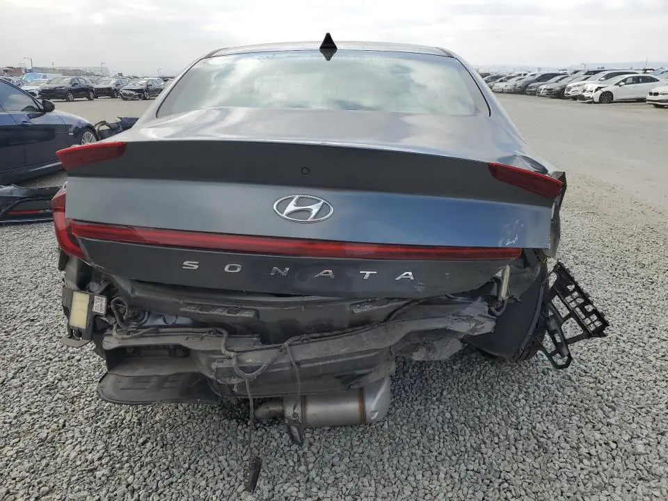2023 HYUNDAI SONATA SE  