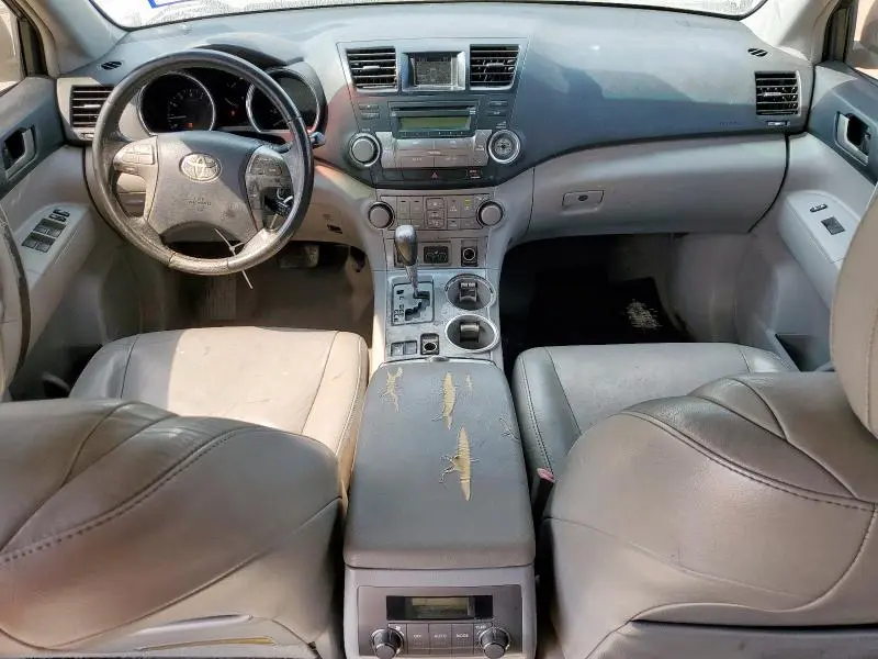 2010 TOYOTA HIGHLANDER SE  