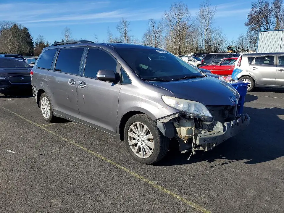2014 TOYOTA SIENNA LIMITED 7-PASSENGER  