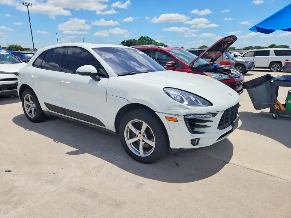 2017 PORSCHE MACAN   