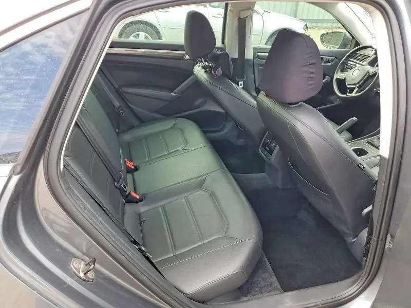 2016 VOLKSWAGEN PASSAT SE  