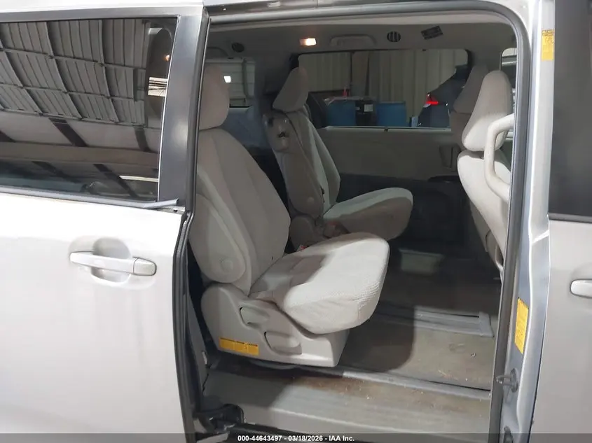 2014 TOYOTA SIENNA LE V6 8 PASSENGER