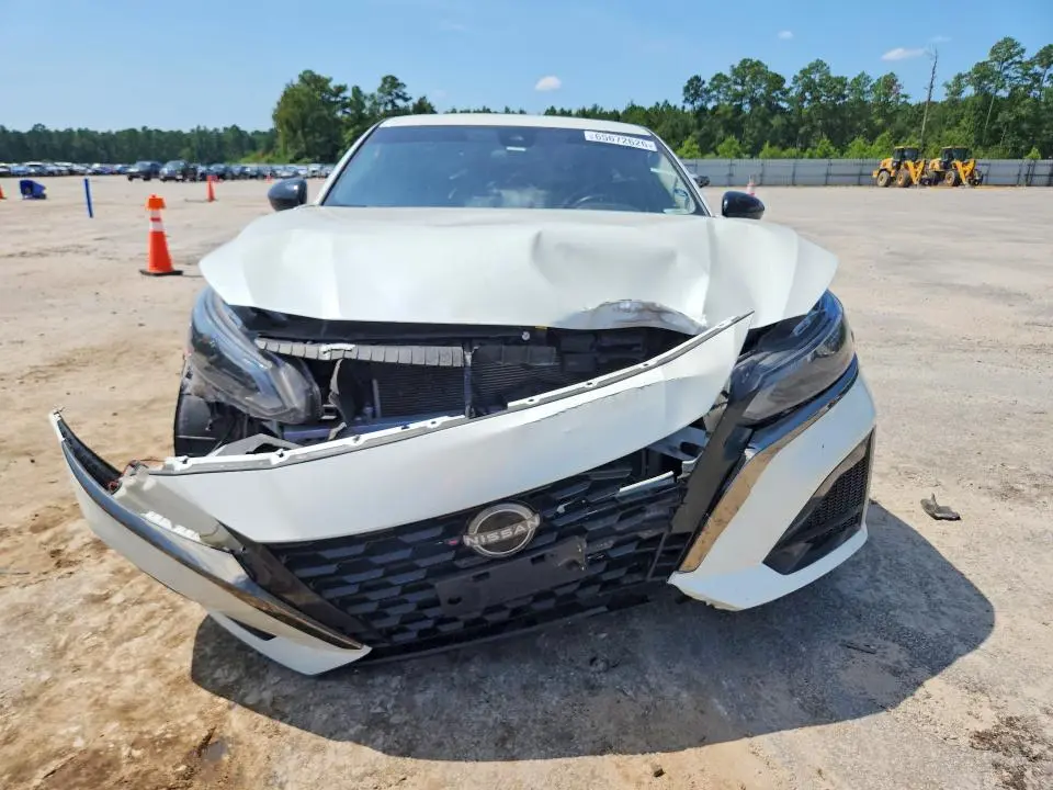 2024 NISSAN ALTIMA SR  