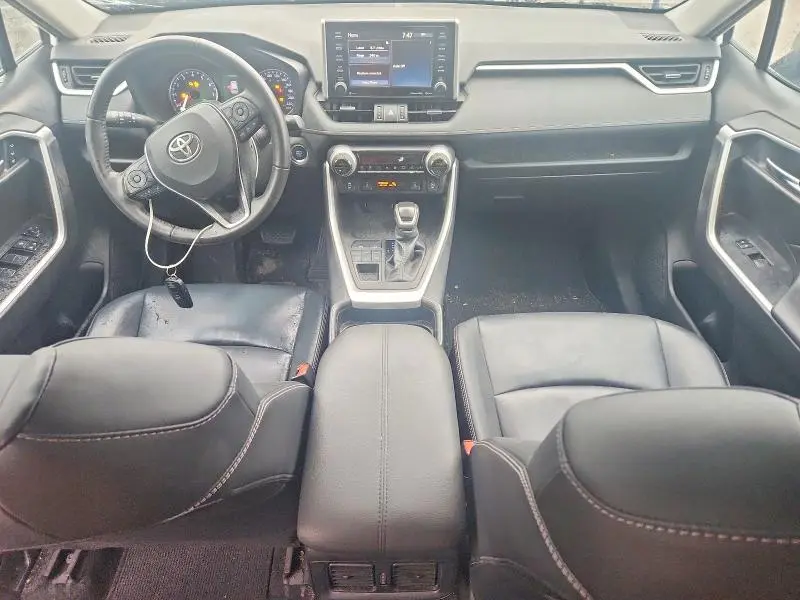 2021 TOYOTA RAV4 XLE  