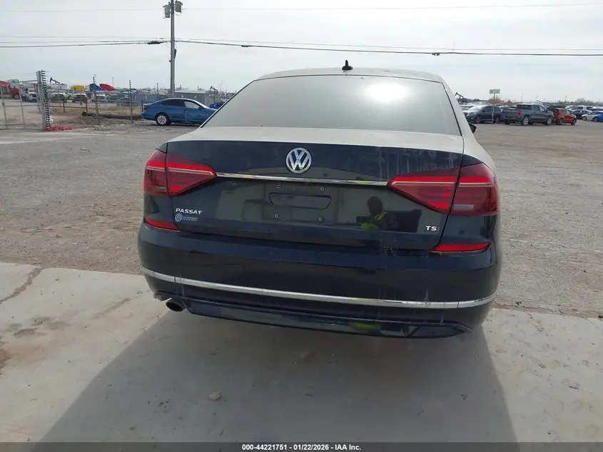 2017 VOLKSWAGEN PASSAT 1.8T R-LINE