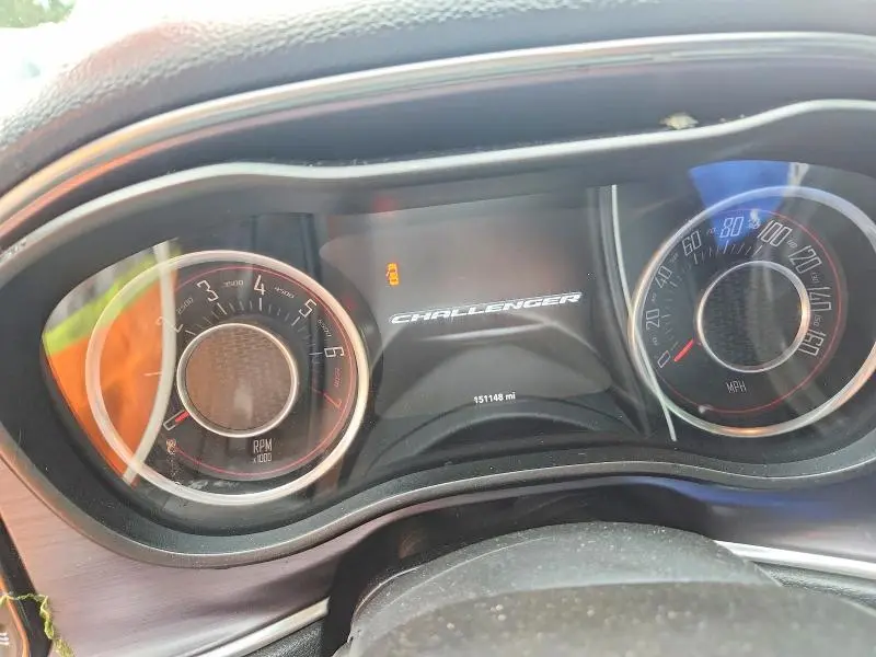 2015 DODGE CHALLENGER SXT  