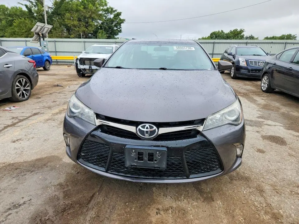 2016 TOYOTA CAMRY SE  