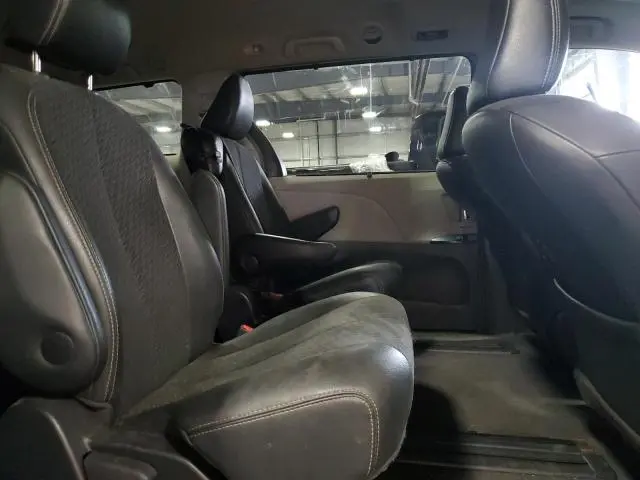 2011 TOYOTA SIENNA SPORT  