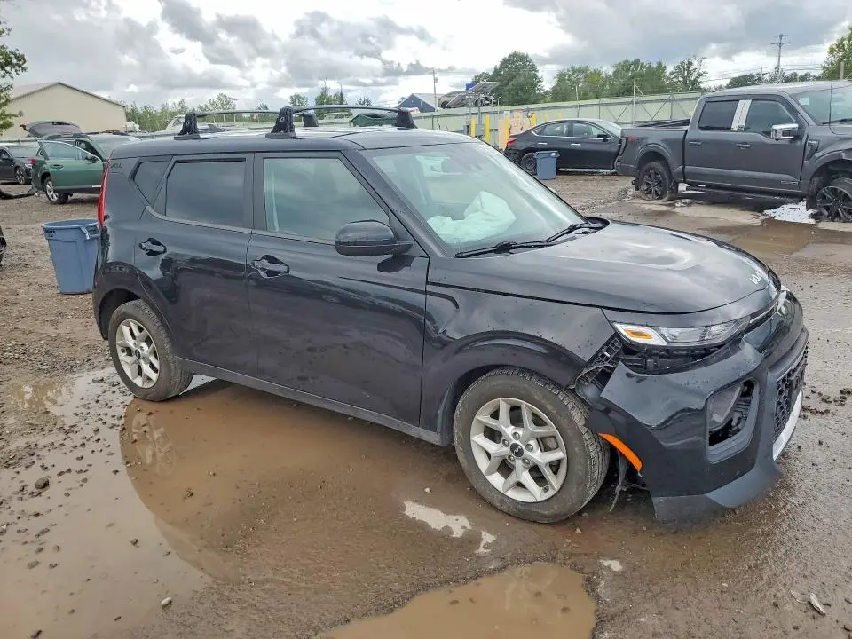 2022 KIA SOUL LX  
