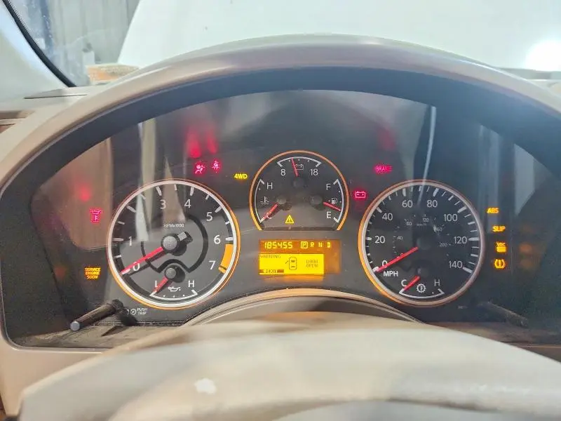 2010 NISSAN TITAN SE  