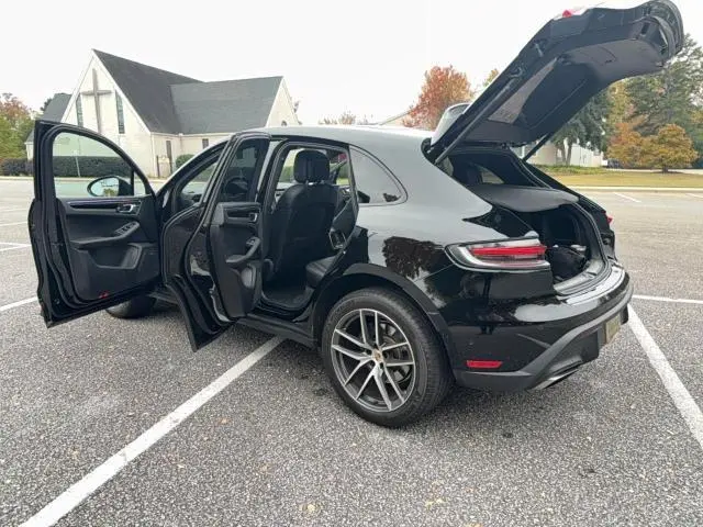 2024 PORSCHE MACAN BASE  