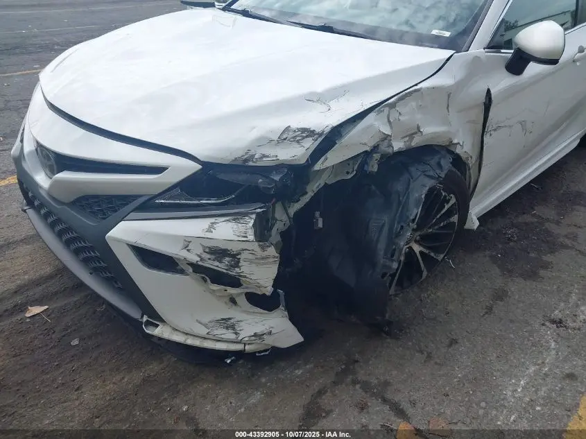 2018 TOYOTA CAMRY SE