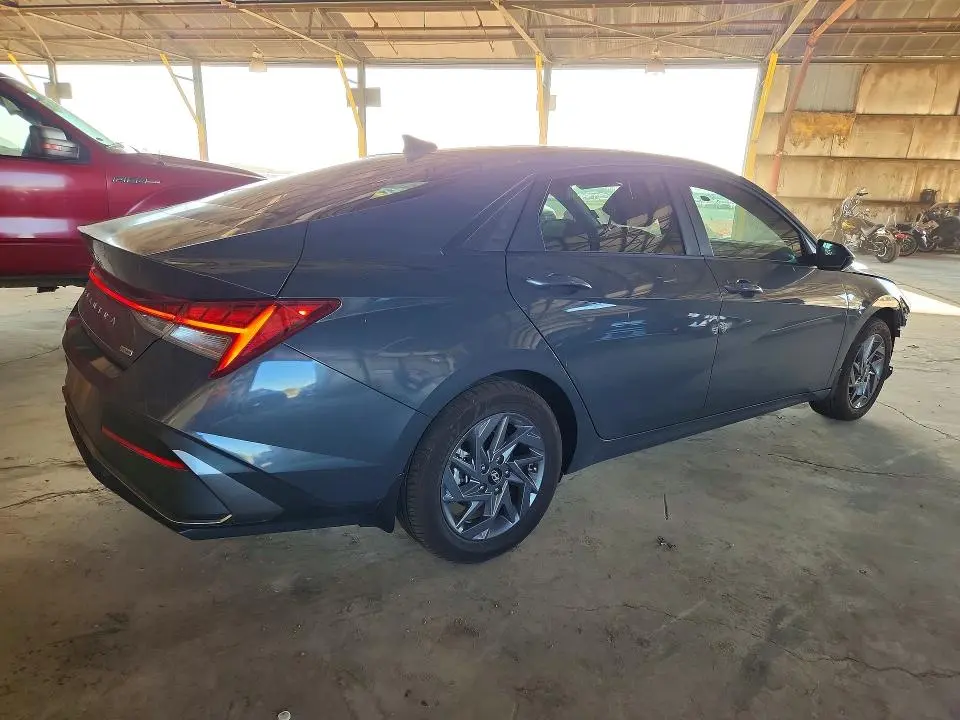 2024 HYUNDAI ELANTRA BLUE  