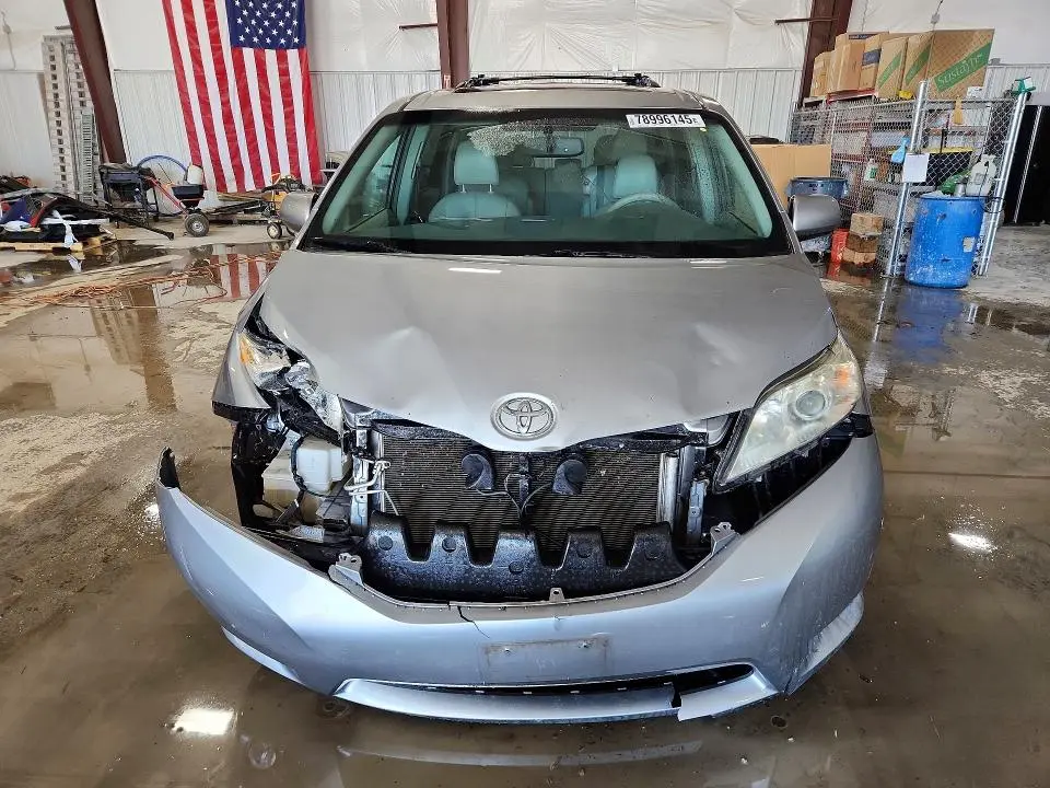 2013 TOYOTA SIENNA XLE 8-PASSENGER  