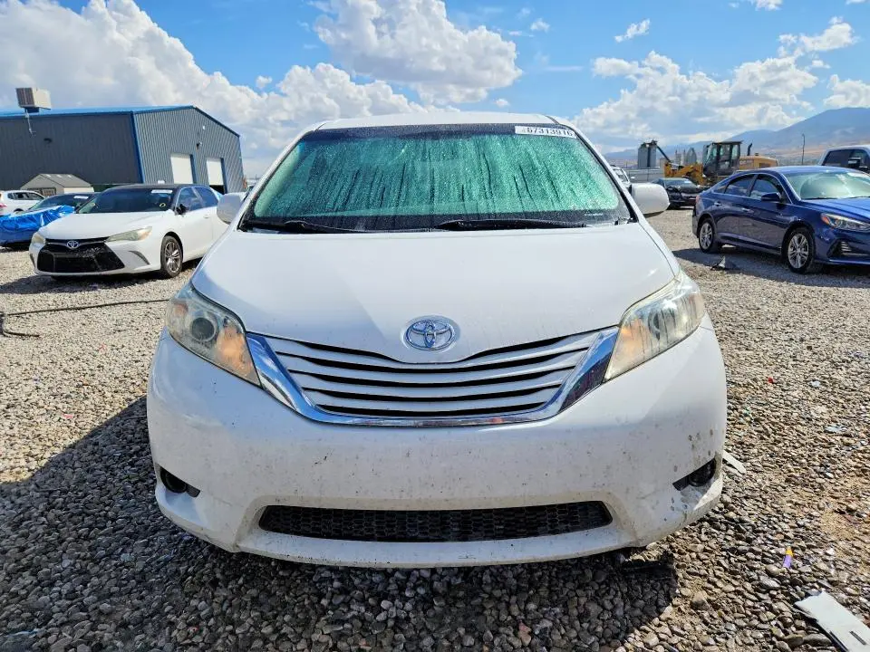 2015 TOYOTA SIENNA LE  