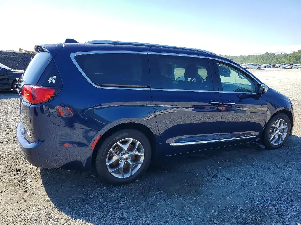 2017 CHRYSLER PACIFICA LIMITED  