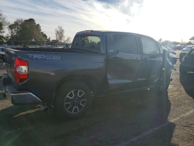 2017 TOYOTA TUNDRA CREWMAX SR5  