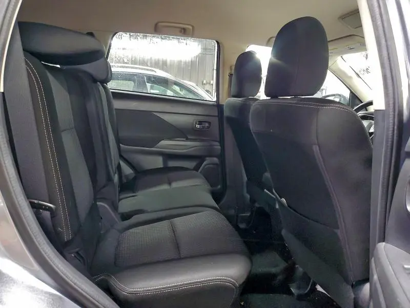 2017 MITSUBISHI OUTLANDER SE  