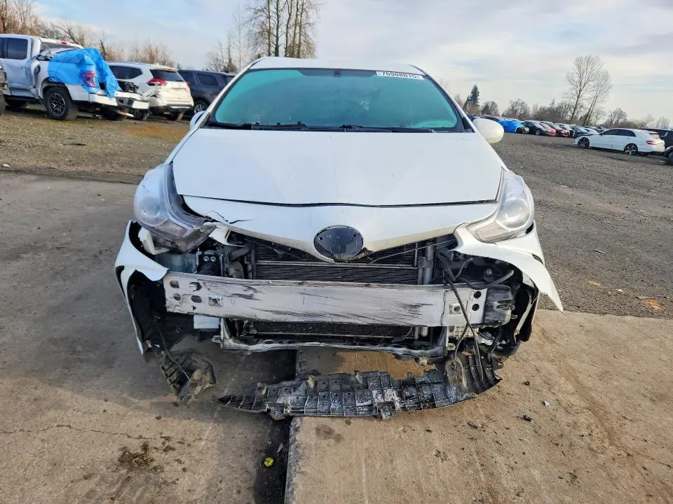 2016 TOYOTA PRIUS V FIVE  