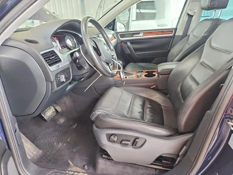 2011 VOLKSWAGEN TOUAREG V6  