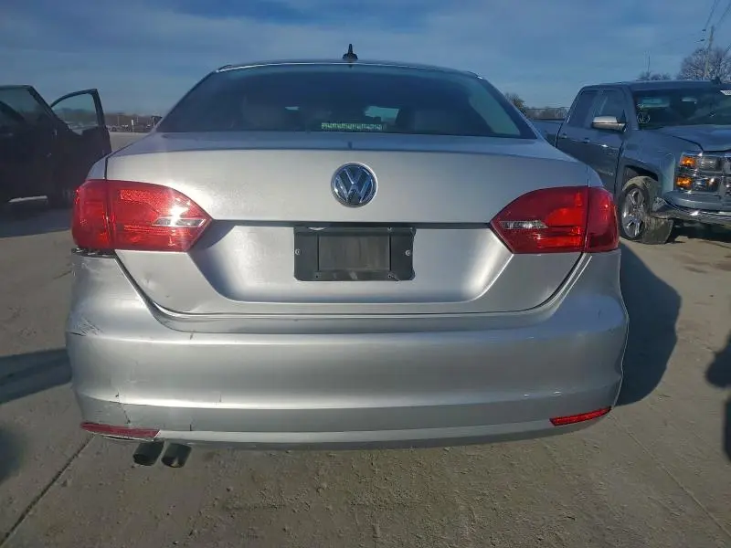 2013 VOLKSWAGEN JETTA SE  