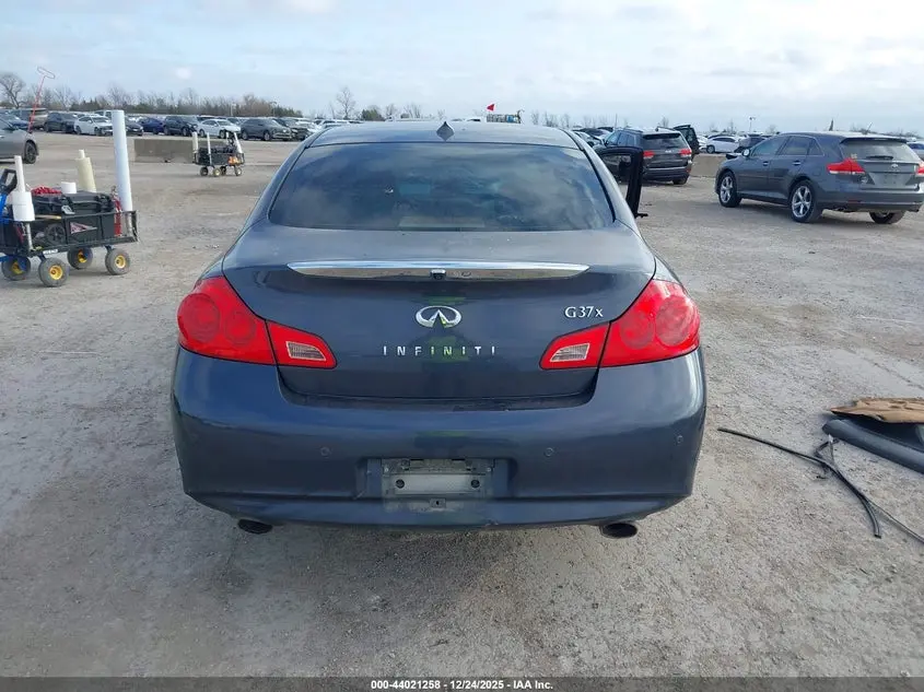 2013 INFINITI G37X  