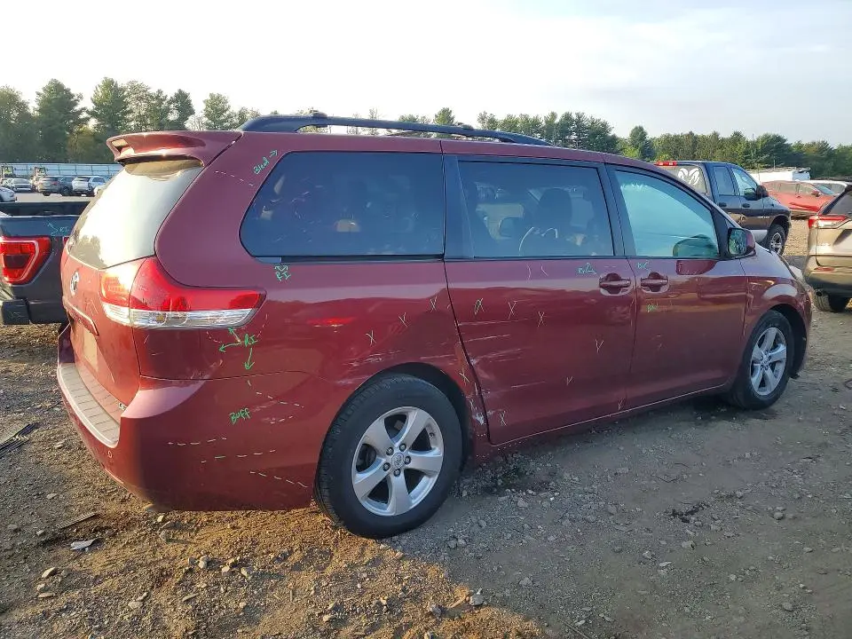 2012 TOYOTA SIENNA LE  