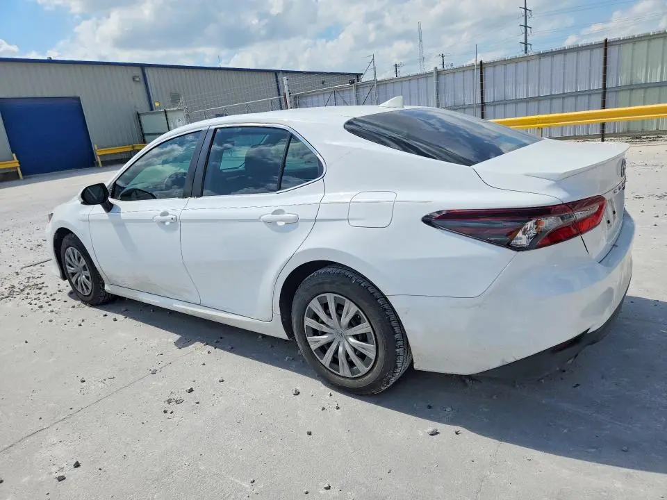 2022 TOYOTA CAMRY LE  