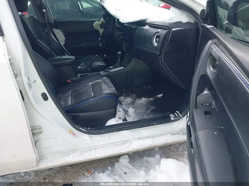 2017 TOYOTA COROLLA SE