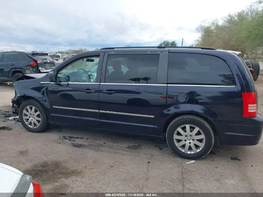 2010 CHRYSLER TOWN & COUNTRY TOURING