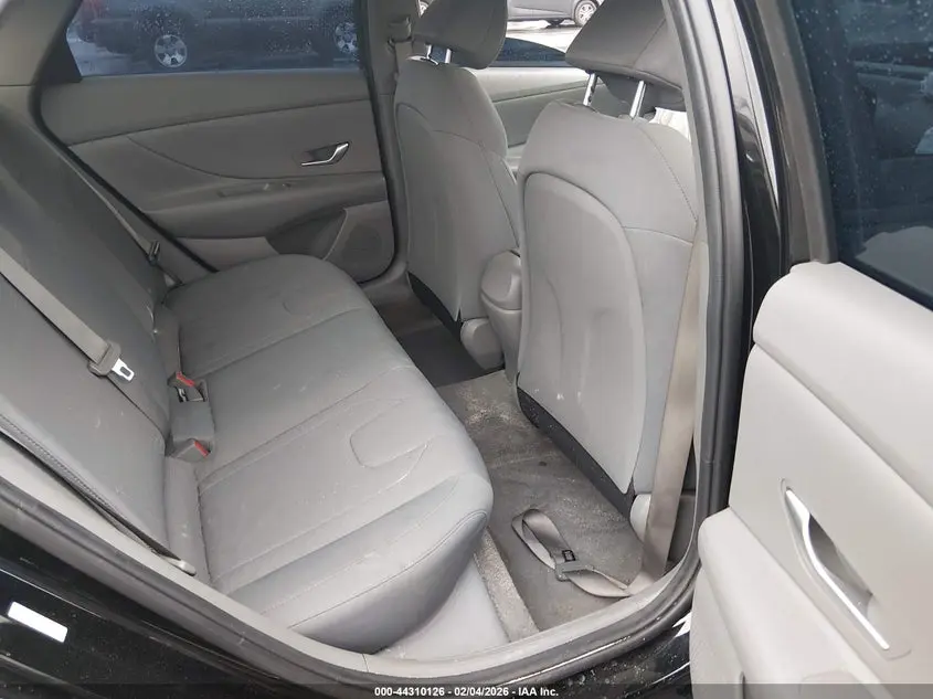 2023 HYUNDAI ELANTRA SE