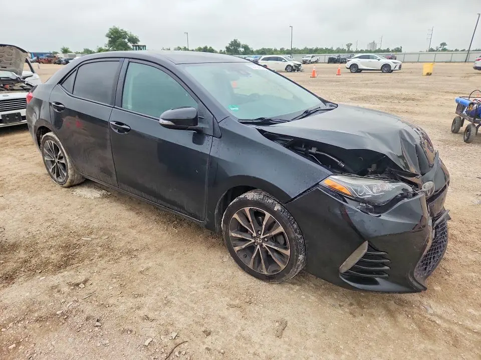 2018 TOYOTA COROLLA SE  
