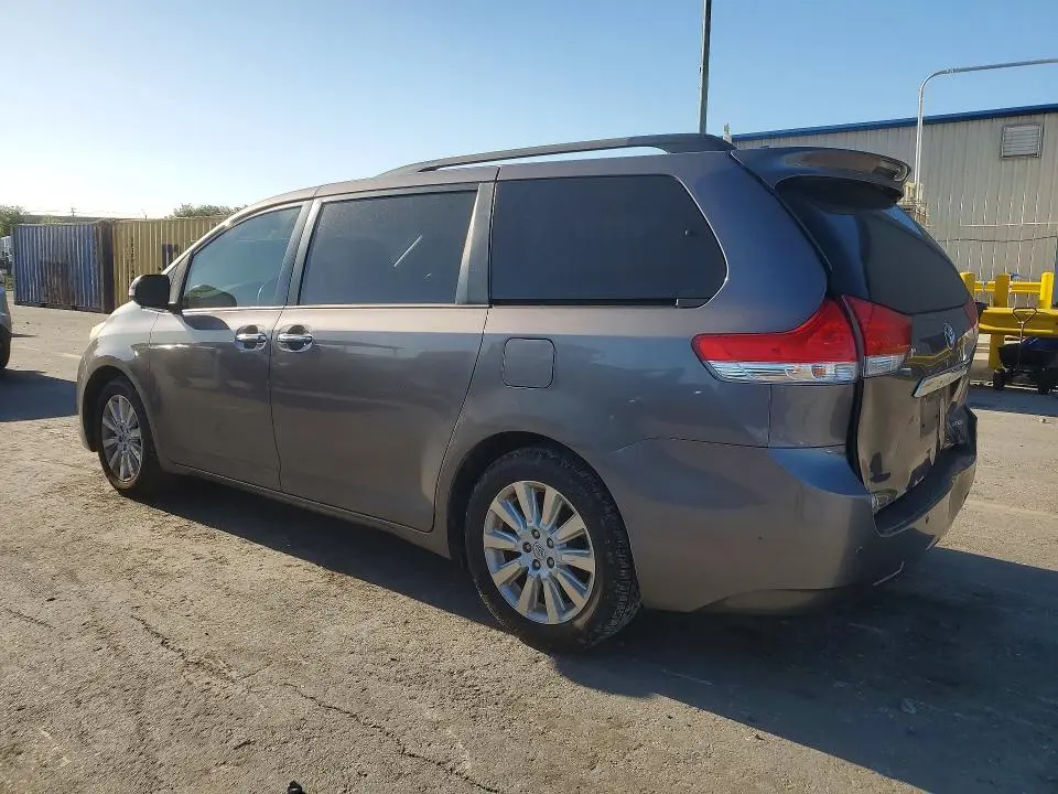 2014 TOYOTA SIENNA LIMITED 7-PASSENGER  