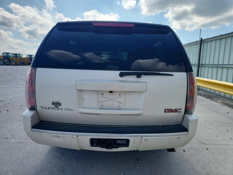 2013 GMC YUKON XL DENALI  