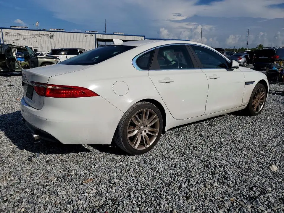 2016 JAGUAR XF PRESTIGE  