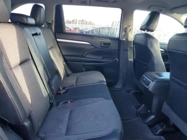 2016 TOYOTA HIGHLANDER LE  