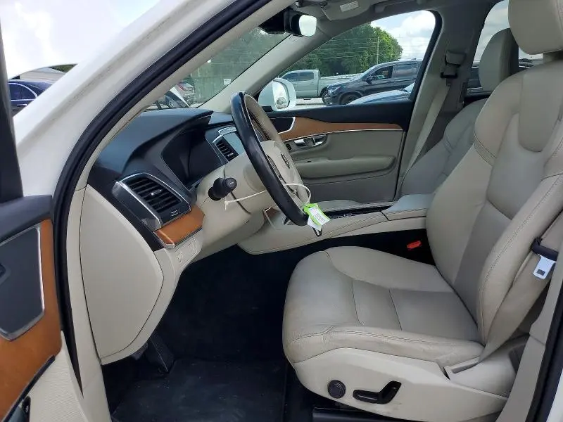 2021 VOLVO XC90 T6 MOMENTUM  