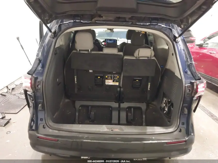 2021 TOYOTA SIENNA LE