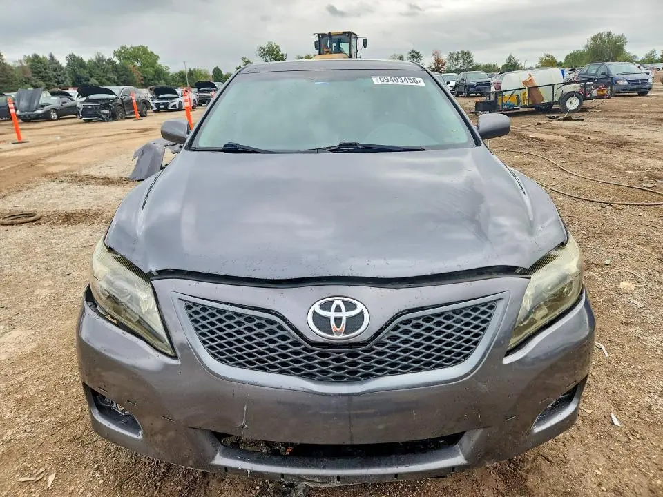 2011 TOYOTA CAMRY SE  