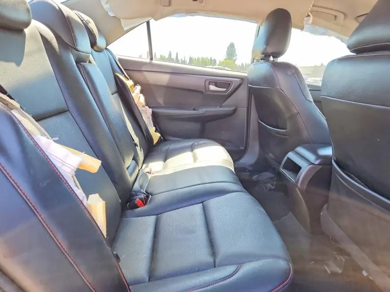 2016 TOYOTA CAMRY SE  