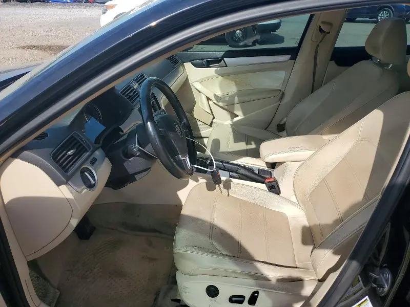 2013 VOLKSWAGEN PASSAT SE  